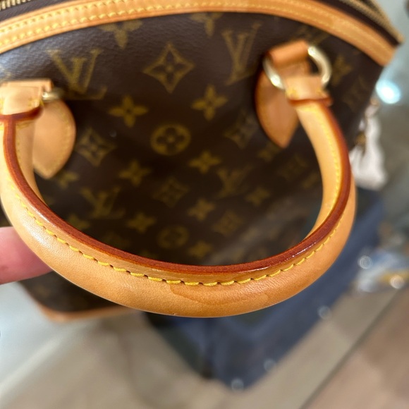Authentic LOUIS VUITTON Lock it bag - Picture 5 of 8